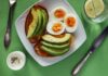 바쁜 직장인 건강, 작은 변화에서 시작하세요 a white plate topped with eggs and avocado